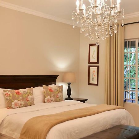 Hotel La Vieille Ferme Johannesburg Esterno foto